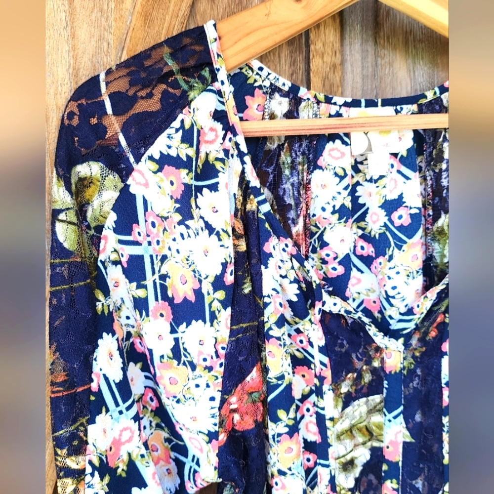 Fig And Flower Ladies Floral Blouse - Picture 2 of 5